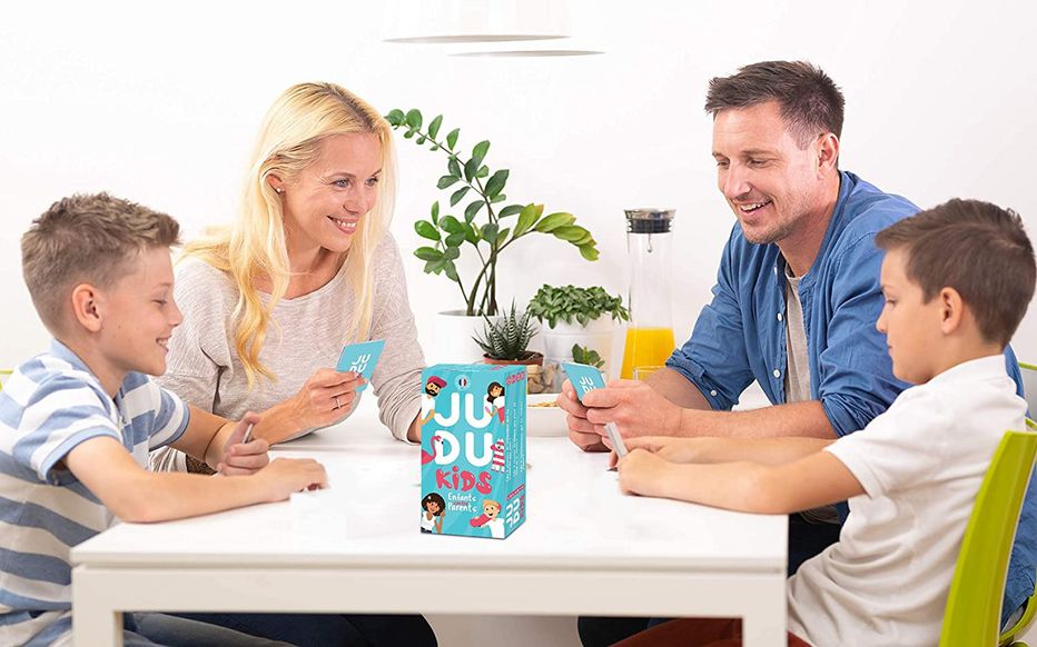 Jeux de société en famille : l'art de perdre (et d'y prendre goût)