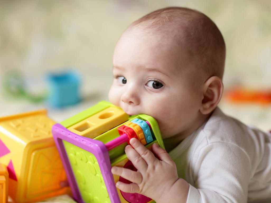 Jouets pour Bébés et Tout-Petits : Le Guide Complet 0-3 ans (2026)