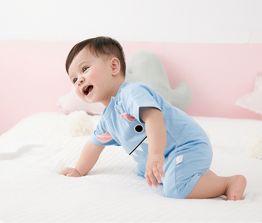 Grenouillère pour bébé bleue et rose