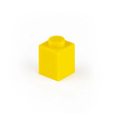 Bloc construction lego de 50pcs comprenant une brique lego 1x1 en plastique jaune vif avec un plot arrondi