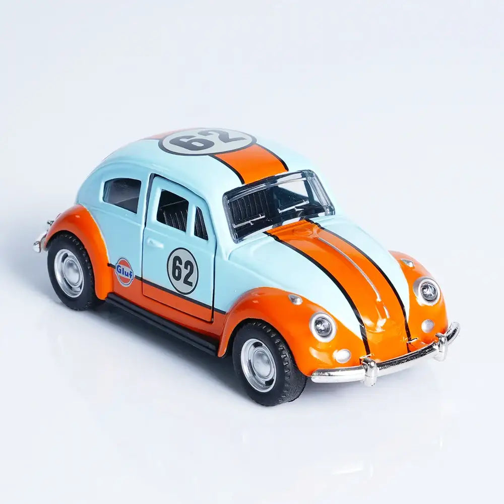 Miniature voiture coccinelle en métal peint bleu clair avec bandes orange et roues à jantes noires chrome