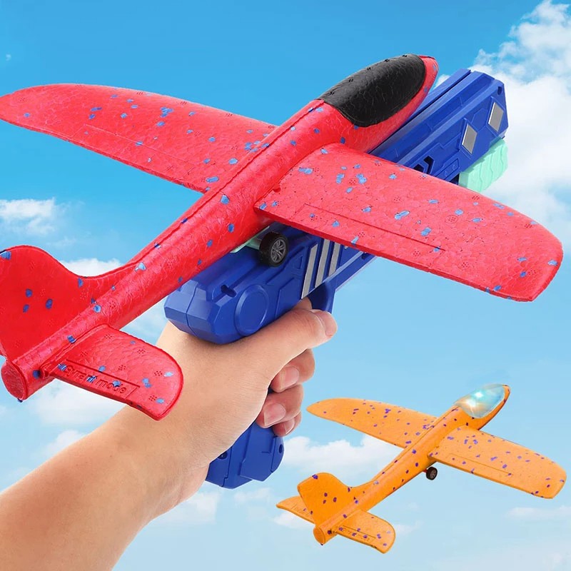 Aereo in polistirolo con pistola lanciatore