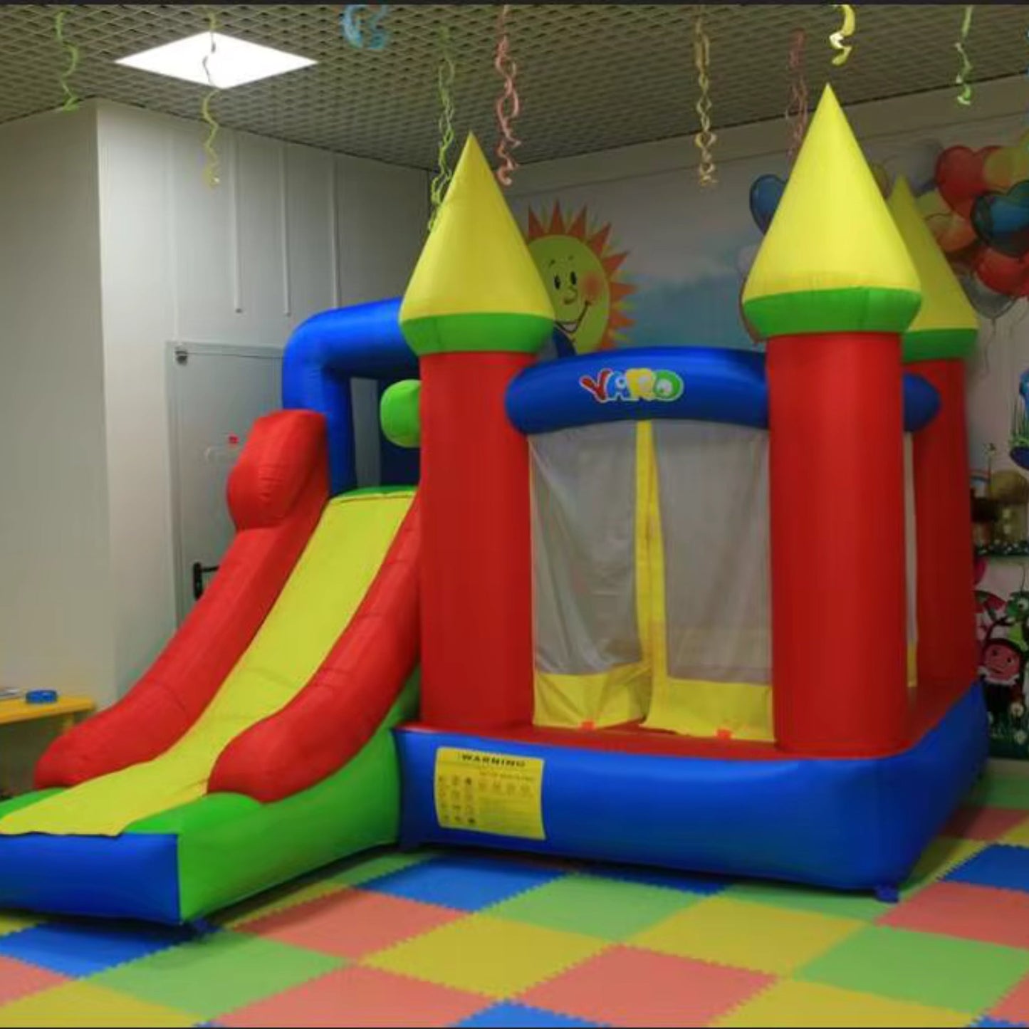 Castello gonfiabile con scivolo | SlipBounce