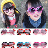 Lunette de soleil en coeur et noeud de papillon