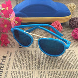 occhiali da sole colorati per bambini