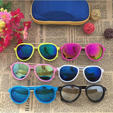 occhiali da sole colorati per bambini