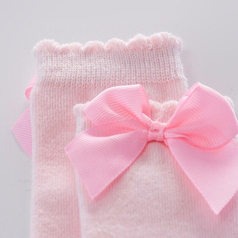 Paire de chaussette rose avec noeuds de papillon