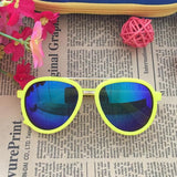 occhiali da sole colorati per bambini