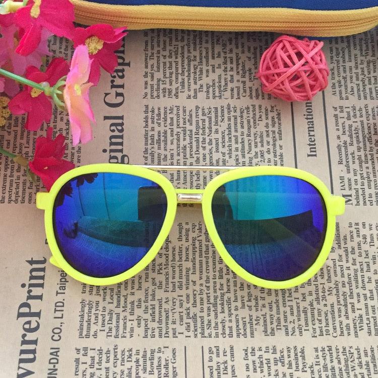 occhiali da sole colorati per bambini