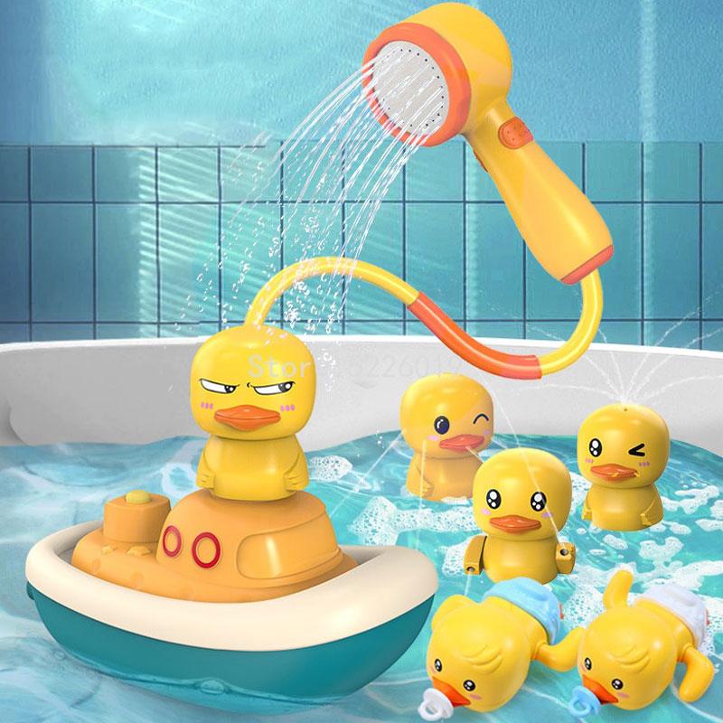 Electric water spray bath toy