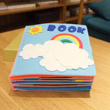 Quiet Book sensoriale Montessori (libro di attività in feltro a tema arcobaleno)