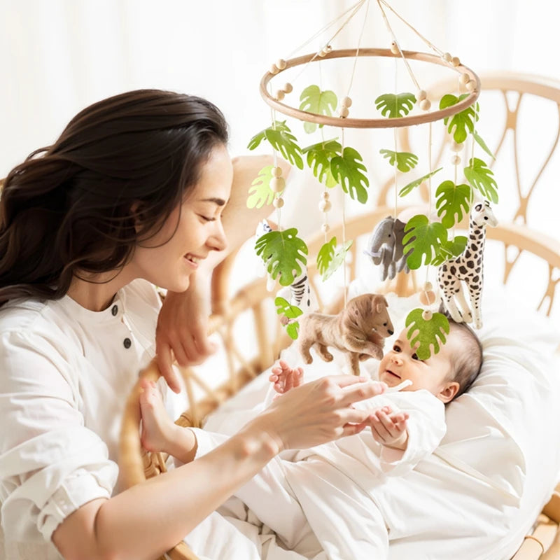 Hochet Mobile pour berceau de bébé de 0 à 12 mois, jouet en feutre de dessin animé, cloche de lit d'animal de forêt, support en bois suspendu, jouet Mobile pour nouveau-né