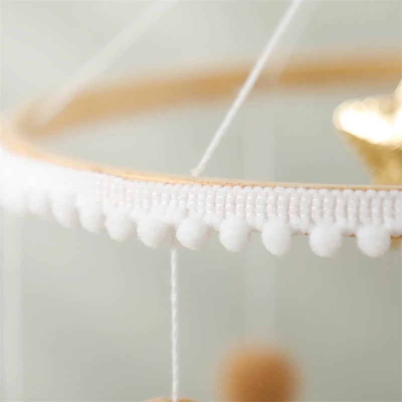 Mobile musical pour lit de bébé en bois, hochets en feutre doux, animaux de dessin animé, boîte à musique pour nouveau-né, jouet suspendu, support de lit, cadeaux pour bébé