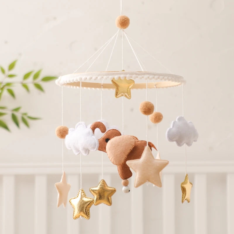 Mobile musical pour lit de bébé en bois, hochets en feutre doux, animaux de dessin animé, boîte à musique pour nouveau-né, jouet suspendu, support de lit, cadeaux pour bébé