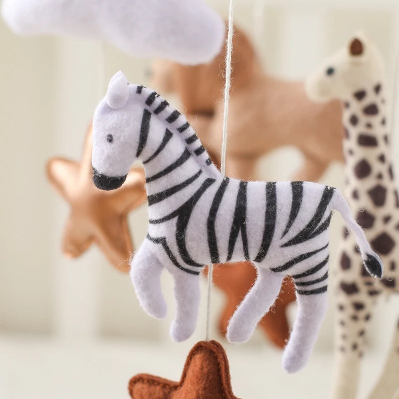 Mobile musical pour lit de bébé en bois, hochets en feutre doux, animaux de dessin animé, boîte à musique pour nouveau-né, jouet suspendu, support de lit, cadeaux pour bébé