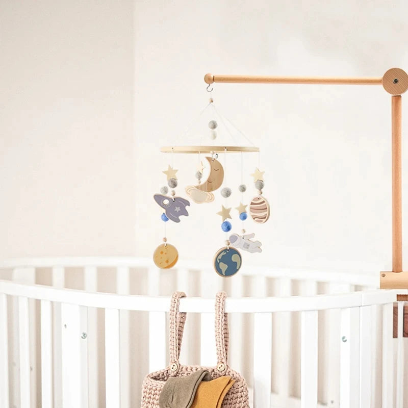 Hochet Mobile pour berceau de bébé de 0 à 12 mois, jouet en feutre de dessin animé, cloche de lit d'animal de forêt, support en bois suspendu, jouet Mobile pour nouveau-né