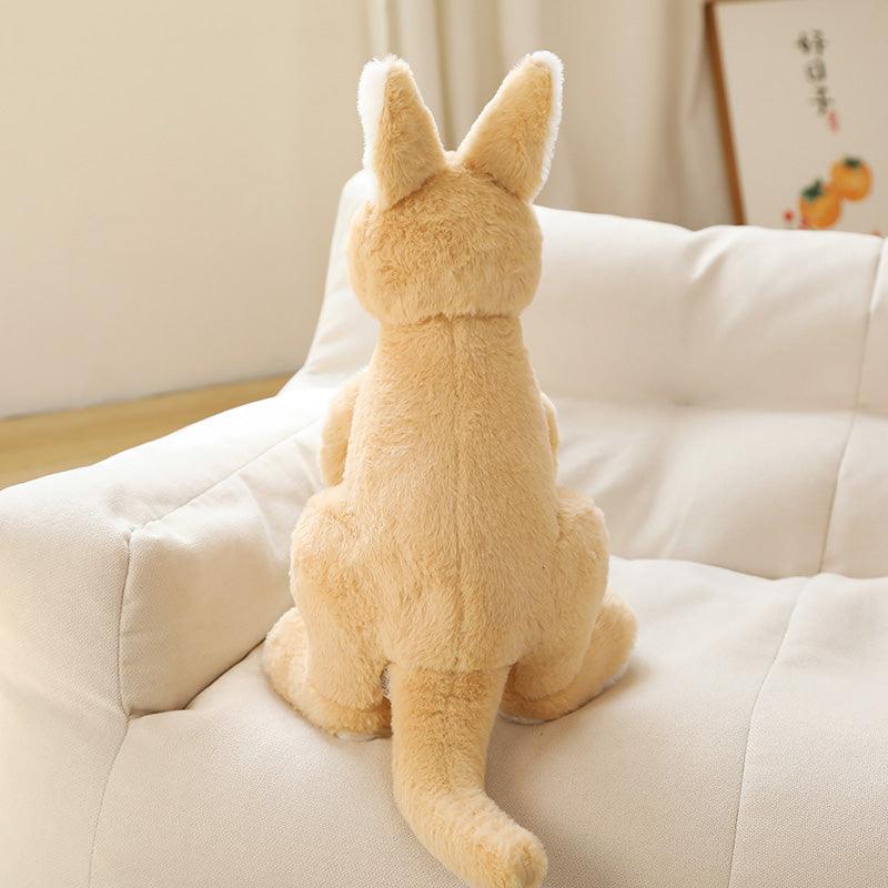 Mamma canguro di peluche con il suo cucciolo