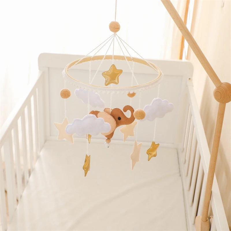 Mobile musical pour lit de bébé en bois, hochets en feutre doux, animaux de dessin animé, boîte à musique pour nouveau-né, jouet suspendu, support de lit, cadeaux pour bébé