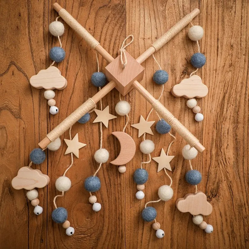 Mobile musical pour lit de bébé en bois, hochets en feutre doux, animaux de dessin animé, boîte à musique pour nouveau-né, jouet suspendu, support de lit, cadeaux pour bébé