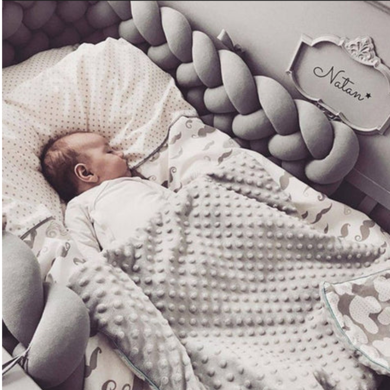 Braided crib bumper for baby