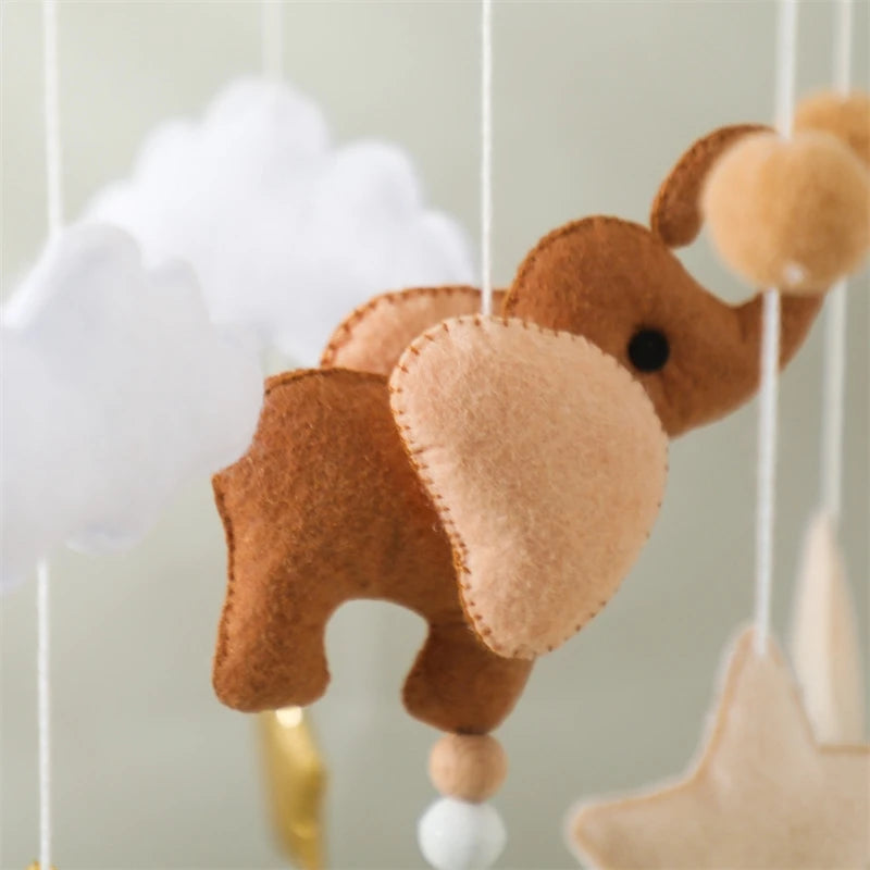 Mobile musical pour lit de bébé en bois, hochets en feutre doux, animaux de dessin animé, boîte à musique pour nouveau-né, jouet suspendu, support de lit, cadeaux pour bébé