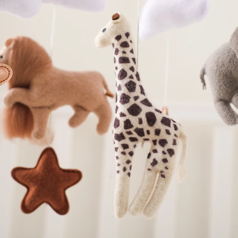 Mobile musical pour lit de bébé en bois, hochets en feutre doux, animaux de dessin animé, boîte à musique pour nouveau-né, jouet suspendu, support de lit, cadeaux pour bébé