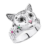 Bague argent chat avec design magique ornée de cristaux noirs et clairs, nez émail rose et accents de pierres précieuses