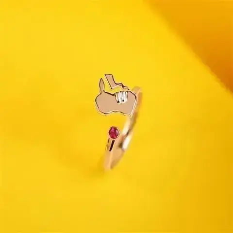Bague femme pokémon réglable en cuivre doré avec design minimaliste de main et pierre rouge intégrée