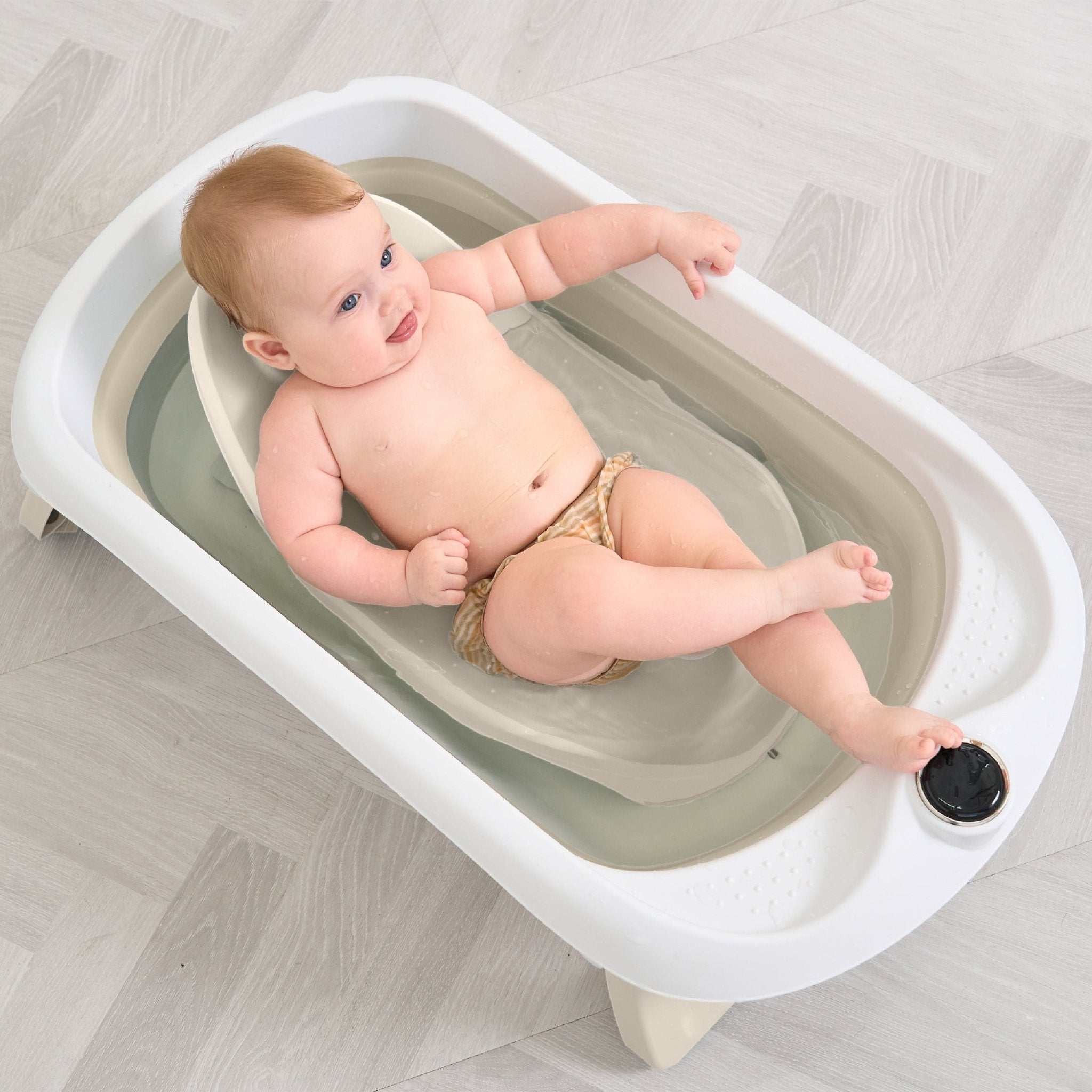 Baignoire bébé pliable sur pied – Transat ou coussin inclus