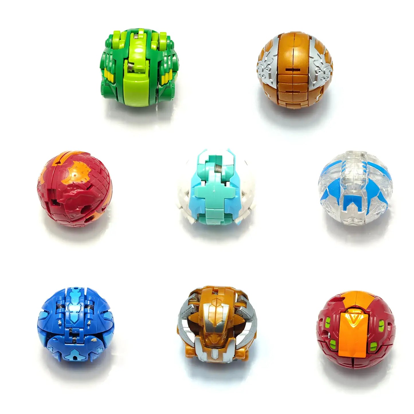 Une collection de bakugan jouet boules transformables en plastique coloré avec divers designs et teintes vives