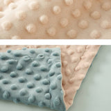 Copertina per Neonati in Peluche Blu con Nastro e Motivo a Pois sul Retro | Pile Sensoriale a Doppio Strato