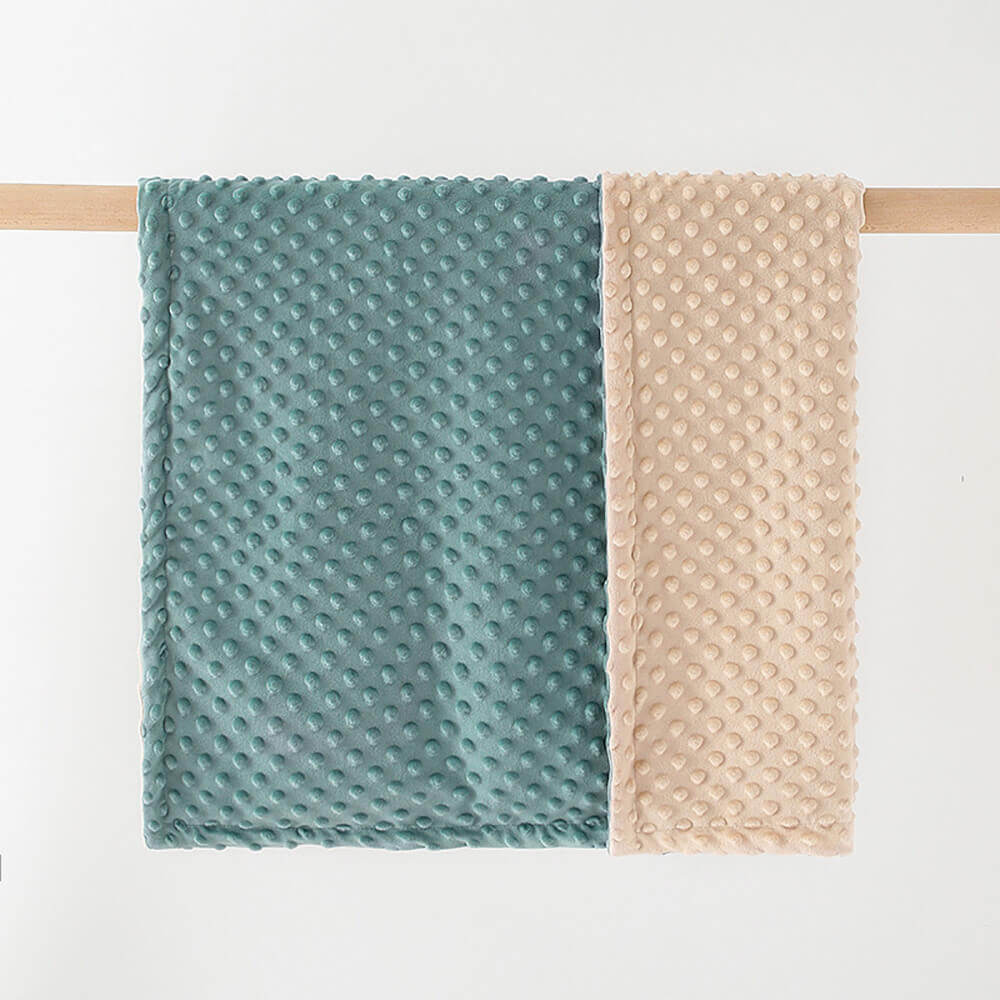 Copertina per Neonati in Peluche Blu con Nastro e Motivo a Pois sul Retro | Pile Sensoriale a Doppio Strato