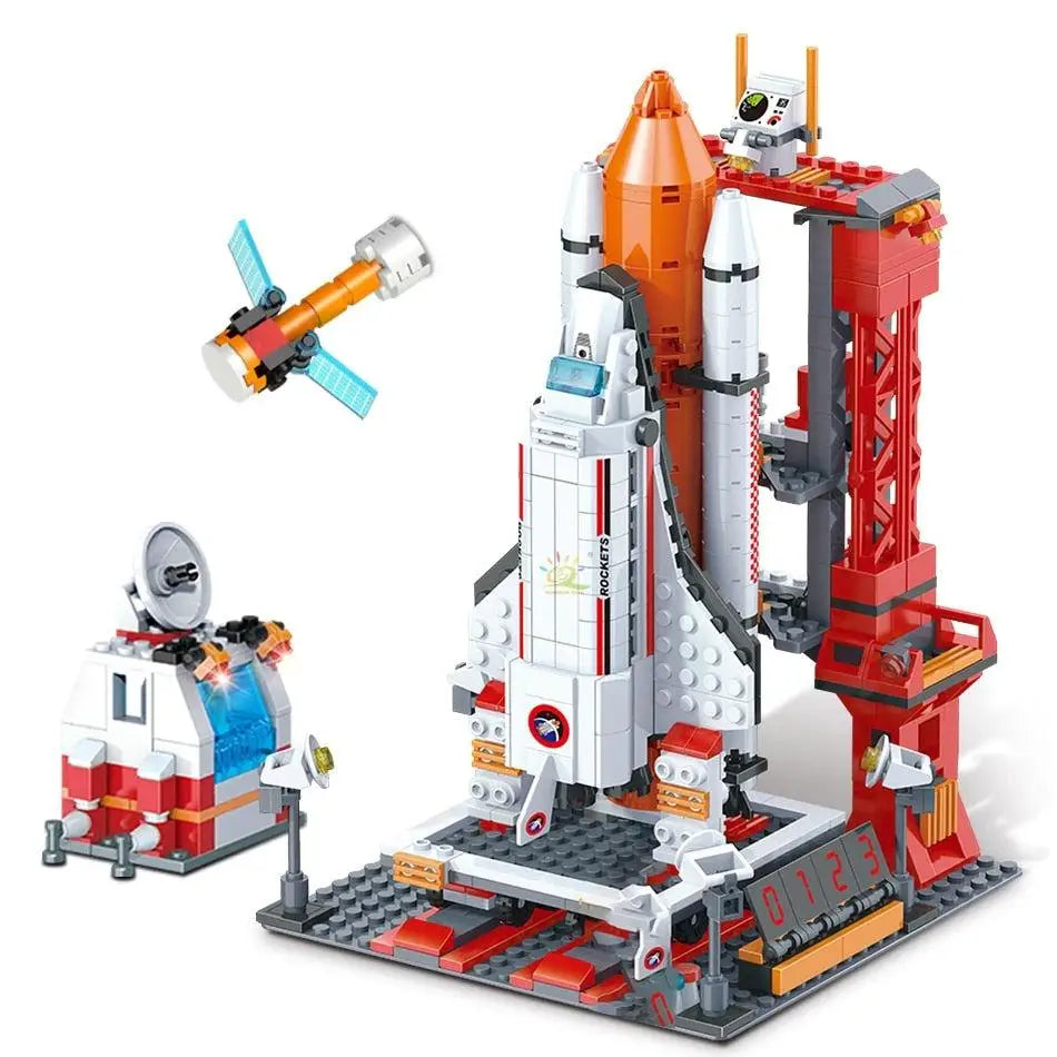 Fusée aérospatiale en briques autobloquantes orange et blanc sur base rouge avec figurines pcs pour classification complète