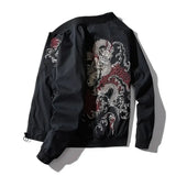 Blouson bomber jacket dragon noir avec dragon brodé blanc et rouge pour un streetwear moderne élégant