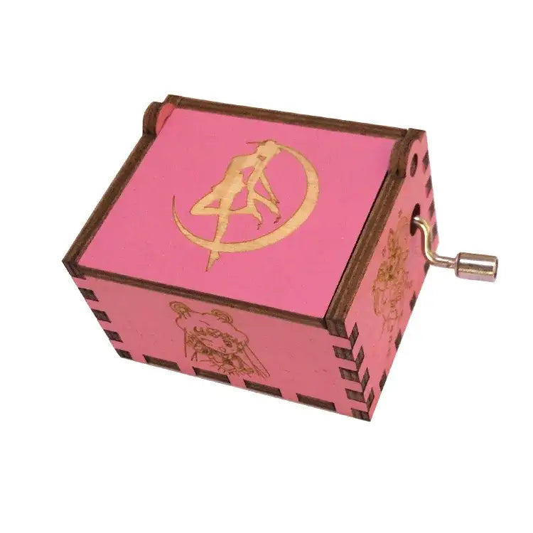 Boîte à musique sailor moon en bois rose avec logo doré embossé et manivelle métallique pour moonlight densetsu