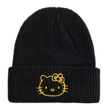 Bonnet hello kitty hiver noir en maille côtelée avec visage hello kitty jaune brodé sur le revers parfait pour déguisement carnaval