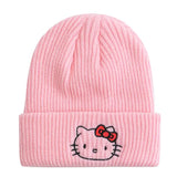 Bonnet hello kitty hiver rose en maille côtelée avec visage hello kitty brodé et nœud rouge sur le revers