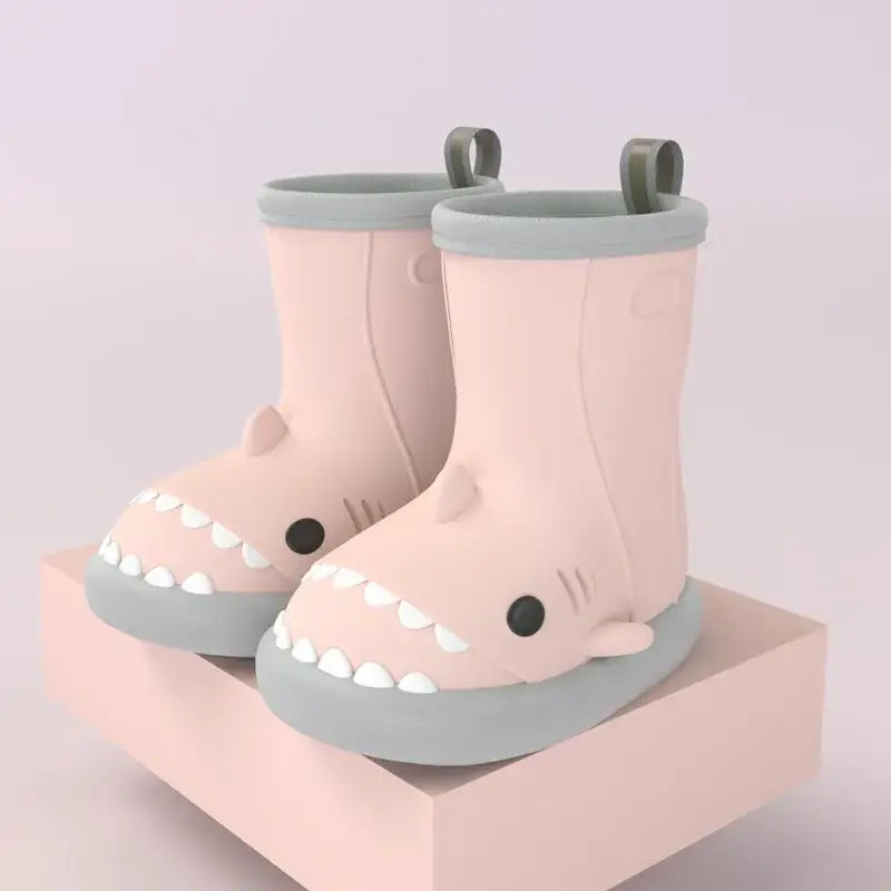 Bottes pluie requin enfants rose pastel avec dents blanches et semelles grises en caoutchouc pour la pluie