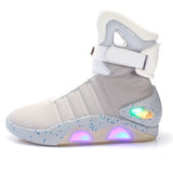 Bottes led retour blanche et grise avec lumières led intégrées et design moucheté l’accessoire incontournable de marty mcfly