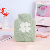 Bouillotte en peluche verte menthe douce avec motif fleur blanche brodée pour bouillotte peluche adulte