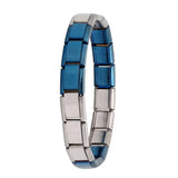Bracelet à breloques en acier inoxydable incarne l’alliance parfaite de bleu et argent partir d’un matériau résistant