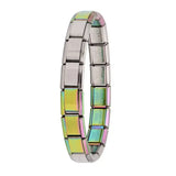 Bracelet à breloques en acier inoxydable incarnant l’alliance parfaite d’un matériau résistant avec un design moderne rectangulaire irisé