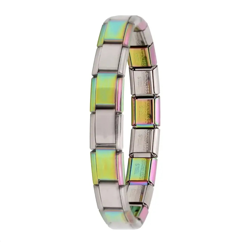 Bracelet à breloques en acier inoxydable incarnant lalliance parfaite de modernité et résistance avec des maillons irisés