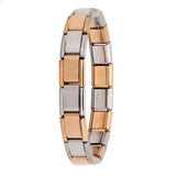 Bracelet à breloques en acier inoxydable incarnant l’alliance parfaite de deux tons or rose et argent à partir d’un matériau résistant