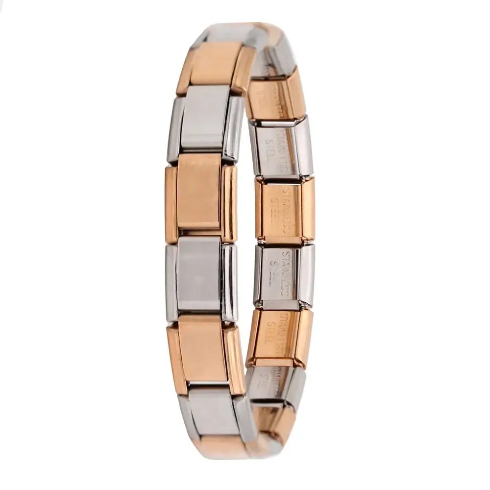 Bracelet à breloques en acier inoxydable incarnant l’alliance parfaite de deux tons or rose et argent à partir d’un matériau résistant