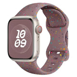 Bracelet sport apple watch ultra mauve à pois colorés en silicone ado montre pour un usage sportif élégant