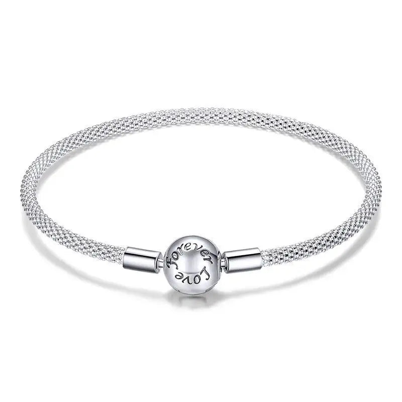 Bracelet argent amour en mailles argent avec un pendentif rond gravé forever love
