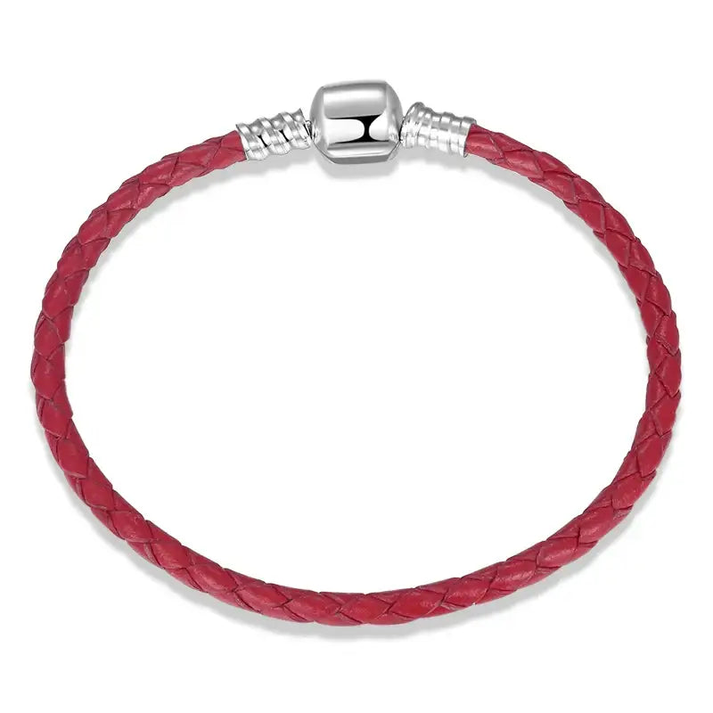 Bracelet tressé femme en cuir rouge avec fermoir argenté offrant un bijou élégant et un confort optimal
