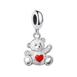 Breloque amour argent en forme de nounours en argent avec un charm collier nounours et un cœur rouge symbole d’amour