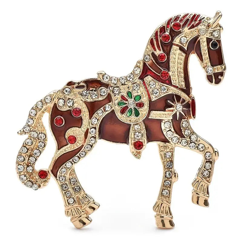 Broche animal cheval luxe en métal doré avec strass rouges et clairs et détails émaillés maroon vert blanc